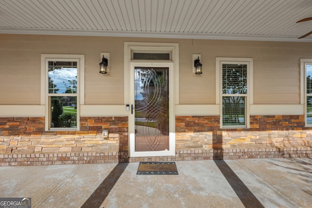 property entrance featuring a porch