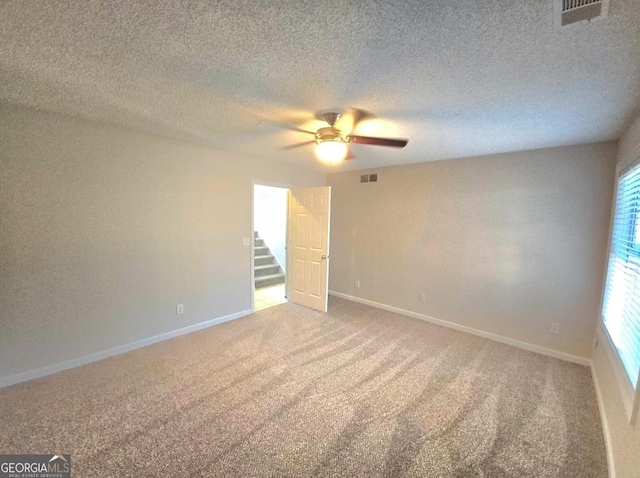 unfurnished room featuring carpet floors and ceiling fan