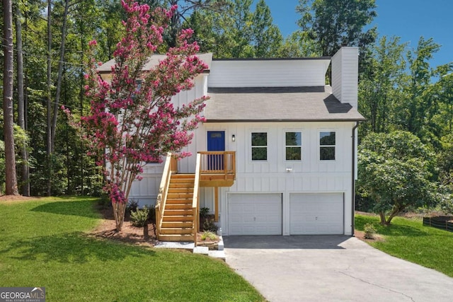 view of front facade with a garage and a front yard