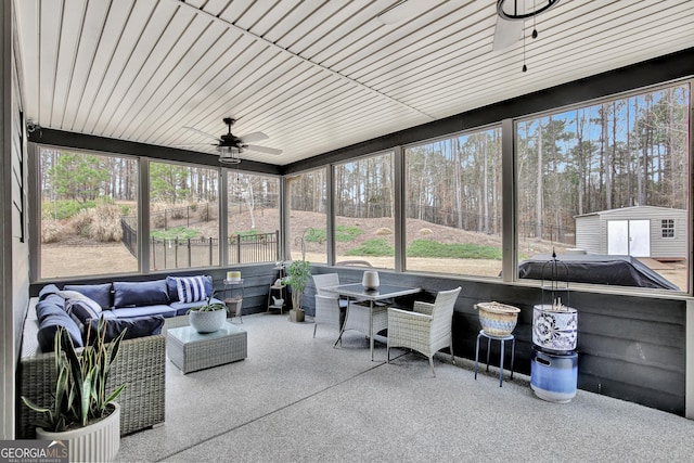 sunroom featuring ceiling fan