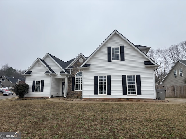 front facade featuring a front lawn