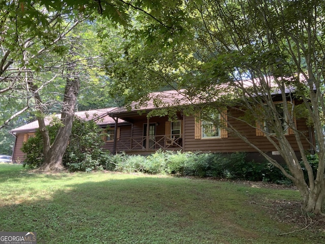 view of front of house featuring a front yard