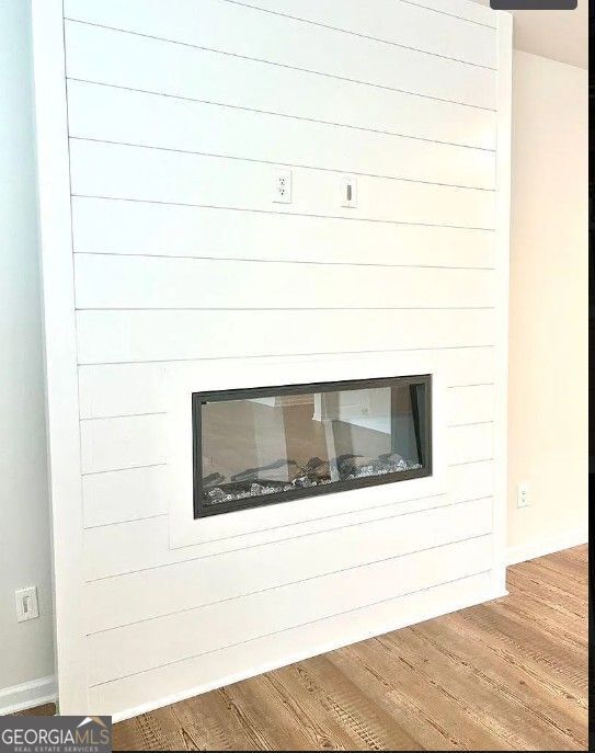 interior details with hardwood / wood-style floors