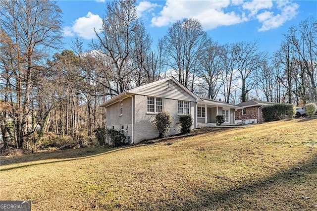 ranch-style house featuring a porch and a front lawn