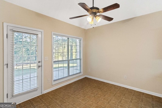 empty room with ceiling fan