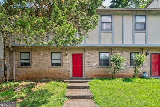 view of property featuring a front lawn