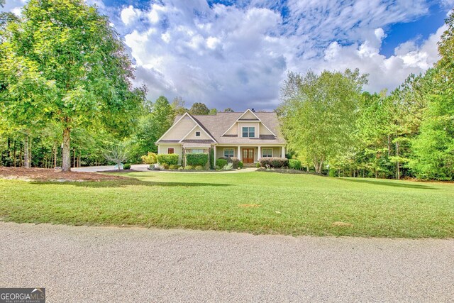 view of front of house featuring a front yard