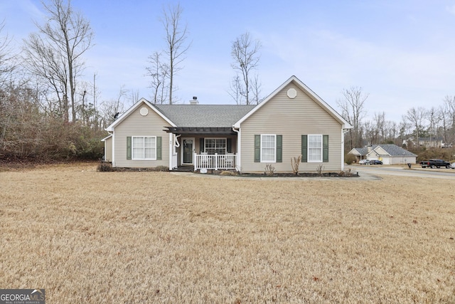 view of front of property featuring a front lawn and a porch