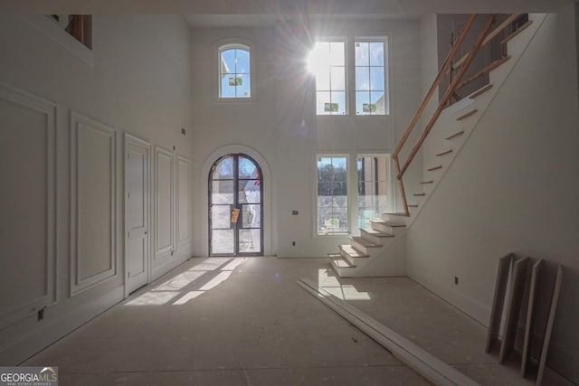 entrance foyer featuring a healthy amount of sunlight and a high ceiling