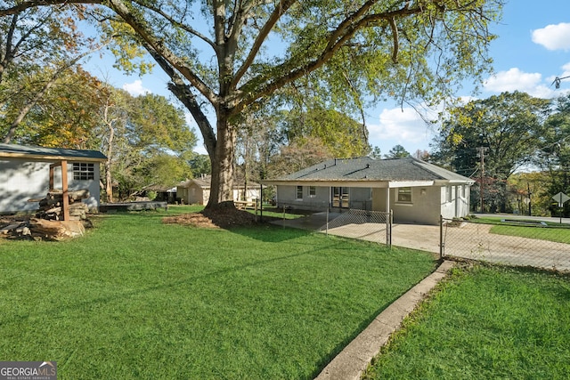 view of yard with a patio area