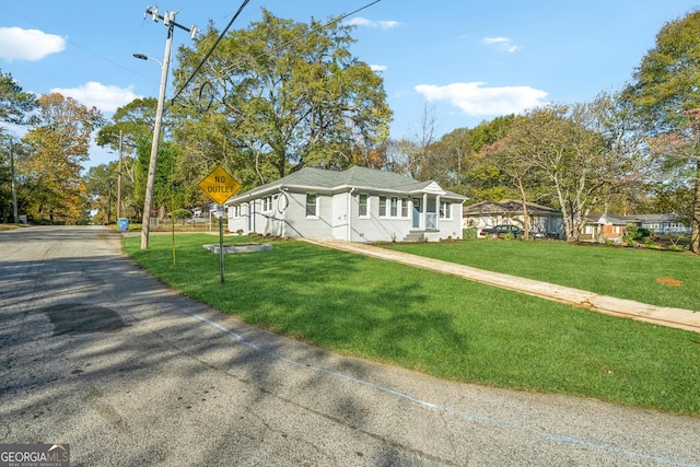 ranch-style home with a front lawn