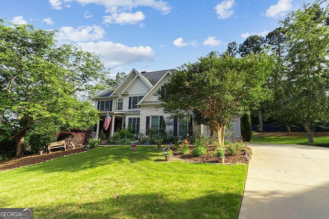 view of front of property with a front lawn