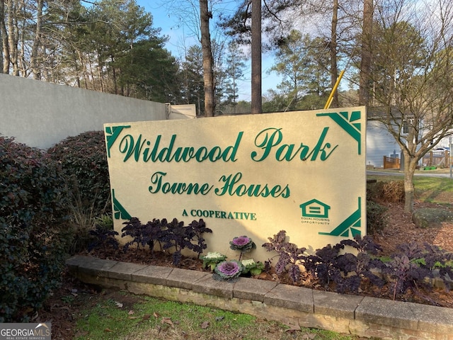 view of community / neighborhood sign