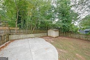 view of yard featuring a shed and a patio area