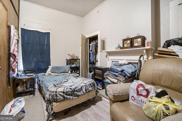 bedroom featuring crown molding and a closet