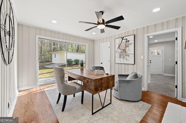 dining room featuring light hardwood / wood-style floors and ceiling fan