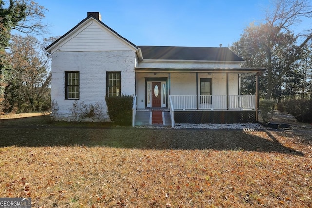 view of front of house with a porch and a front yard