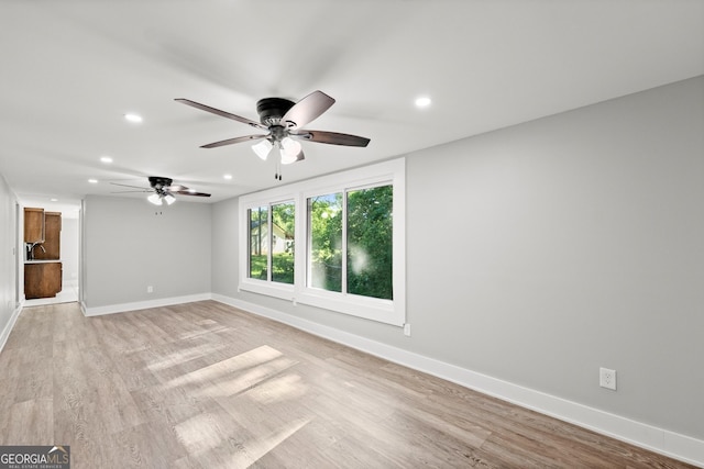 unfurnished room featuring light wood-type flooring and ceiling fan