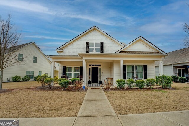 view of front of property with a porch and a front yard