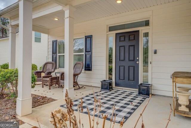 view of front of property with ceiling fan, a front yard, and a porch