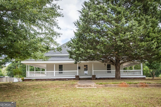 view of front of house with a front yard