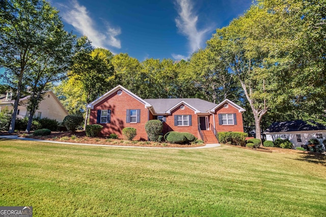 ranch-style house featuring a front yard