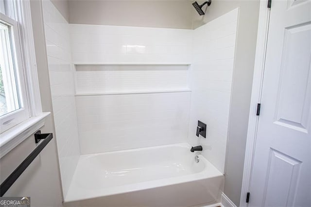 bathroom with bathtub / shower combination