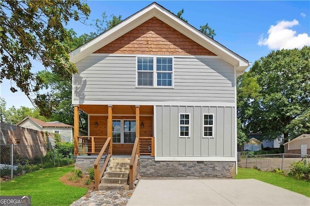 view of front of home featuring a front yard and a porch