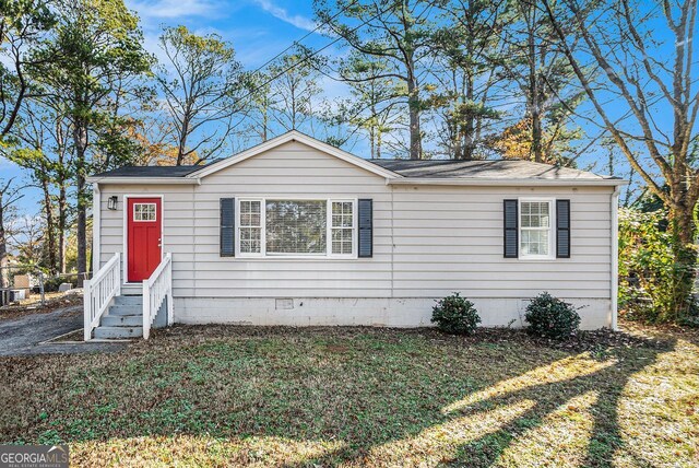 view of front of house with a front yard