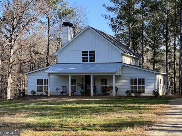 view of front of property with a porch and a front lawn