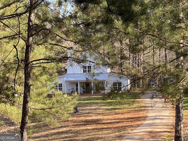 view of front of property featuring a porch