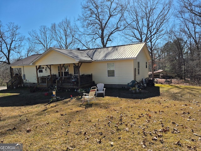 view of front of home with a front lawn and covered porch