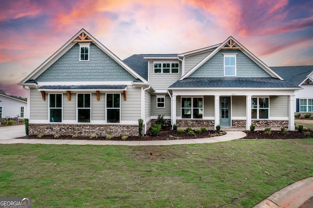 craftsman house featuring a porch and a yard