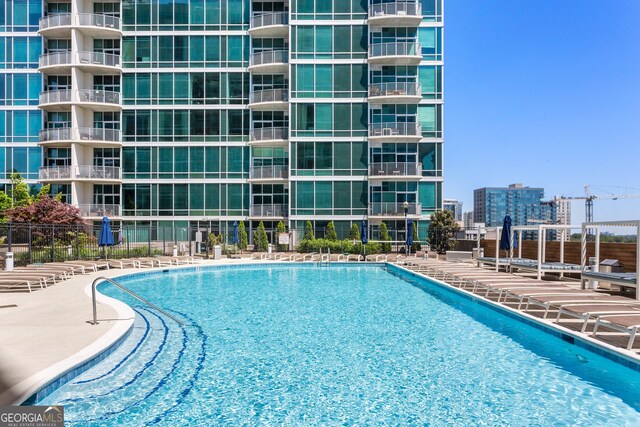 view of swimming pool