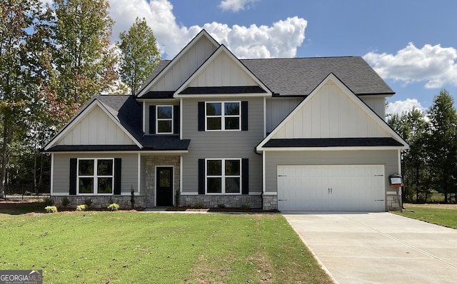 craftsman inspired home with a front lawn