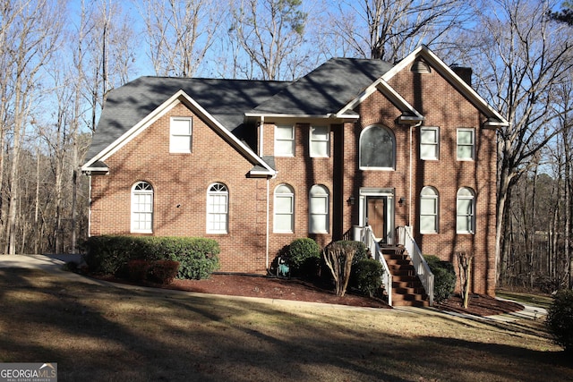 view of front facade featuring a front lawn