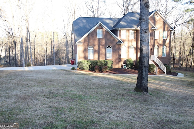 front of property featuring a front lawn