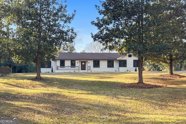 ranch-style home featuring a front yard and covered porch