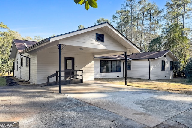 view of front of house featuring a carport