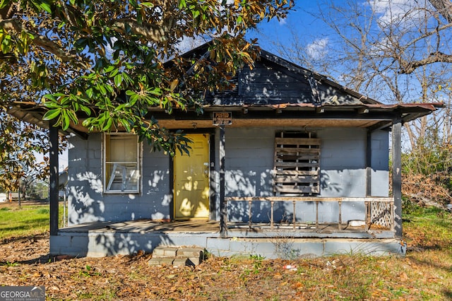 view of front of property with covered porch