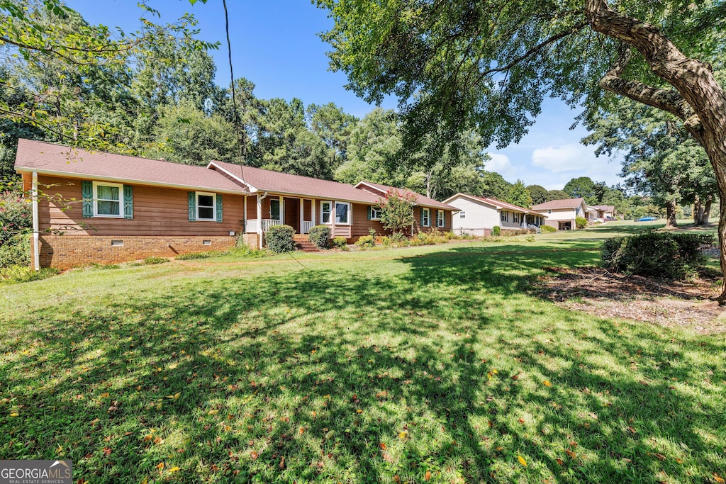 exterior space featuring a front yard