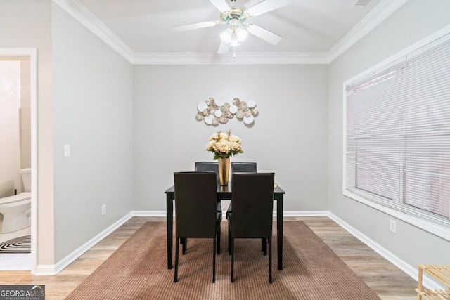 dining area featuring light hardwood / wood-style floors, ceiling fan, and crown molding