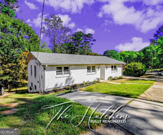 ranch-style home with a front lawn