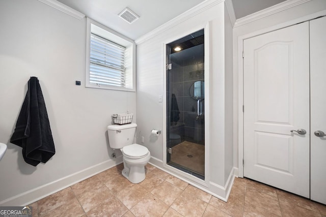 bathroom with toilet, a shower with shower door, and ornamental molding