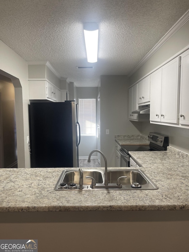 kitchen with sink, stainless steel appliances, crown molding, a textured ceiling, and white cabinets