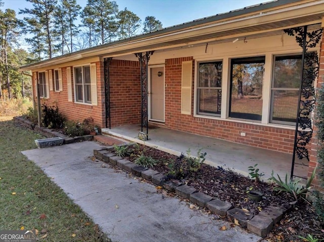 ranch-style house featuring a porch