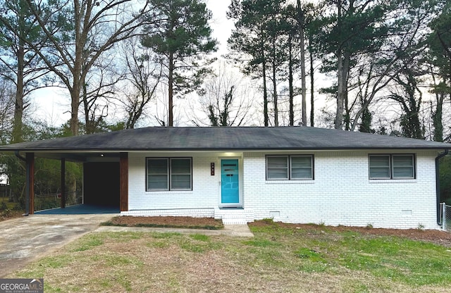 single story home featuring a carport and a front yard