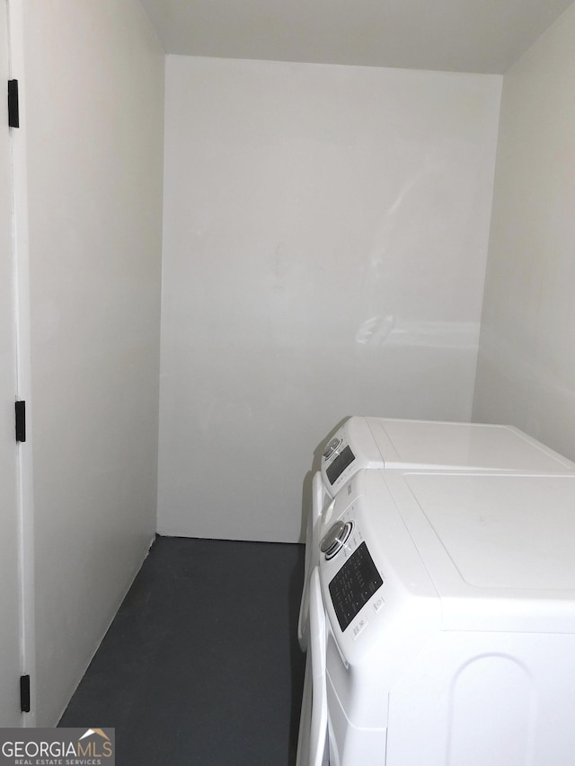 laundry room with laundry area and independent washer and dryer