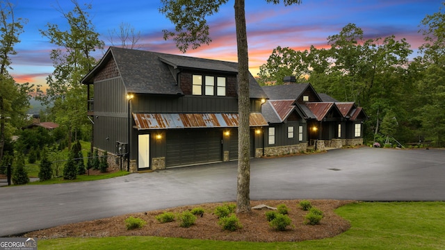 view of front facade with a garage