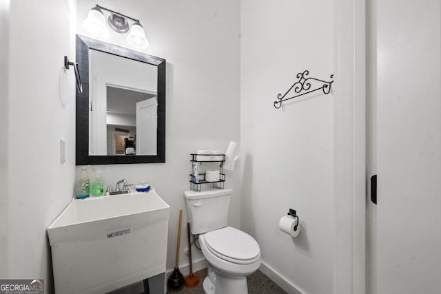 bathroom featuring toilet and sink